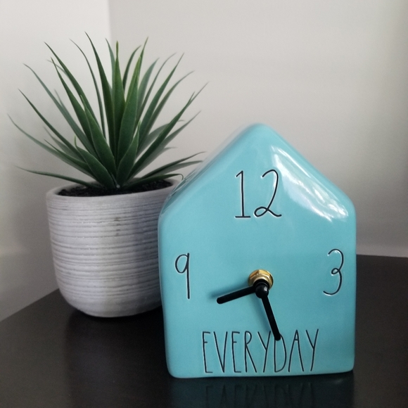 "Every Day" Rae Dunn Clock - Picture 1 of 4
